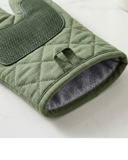 Novoa Quilted Oven Mitt Pair 32 cm Moss Green - Detail view